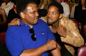 Clay, miami'nin siyahi mahallelerinden birinde arkadaşları aktivist malcolm x, şarkıcı sam cooke ve futbol yıldızı jim brown ile kutlama yapar. The Unfilmable Muhammad Ali The Ringer