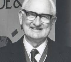 MP Hunt pays tribute to 'true war hero' Sir Peter