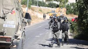 Bir i̇srail polisi, abd elçiliğinin kudüs'e taşınması protestosunda, bir filistinli çocuğu cumartesi günü boğazlayarak öldürdü. Israil Zulmu Bitmiyor Bir Filistinliyi Sehit Edip Esini Yaraladilar