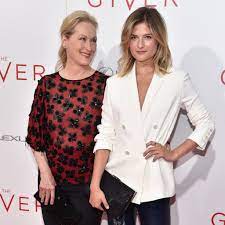 Meryl streep sticks by her daughter mamie during divorce. Meryl Streep And Her Daughters Pictures Popsugar Celebrity