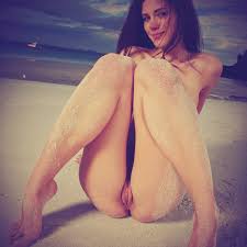 תוצאת תמונה עבור ‪beautiful girl nudist‬‏