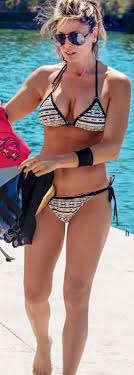 Η κατερίνα λάσπα ήταν η οικοδέσποινα του πρωινού μαγκαζίνο του star για τρία χρόνια. 44 Kai Na Kaiei To Neo Swma Ths Katerinas Laspa Meta Thn Plastikh Sth8oys 8a To Zhleye Kai 18xronh Pics