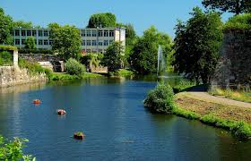 Auch Eine Idee Lustige Blumenholzboote Schwimmen Auf Dem Saaraltarm In Saarlouis Hat Was Saarlouis Saarland Schwimmen