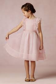 Pink Ruffles Pintucks And Organza Flower Girl Bhldn Klanningar For Sma Flickor Sota Klanningar Klanningar For Barn