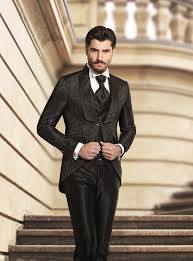 Splendida damasco (modello floreale molto debole in tessitura) abito in stile 30 in satina, molto probabilmente allinizio degli anni 30. Abiti Da Cerimonia Uomo 2019 I Vestiti Piu Eleganti Per Lui My Luxury