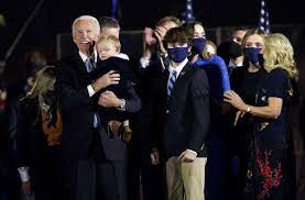 Husband to @drbiden, proud father and grandfather. Joe Biden Halt Seinen Jungsten Enkel Im Arm Er Heisst Beau Wie Sein Verstorbener Onkel Stuttgarter Nachrichten