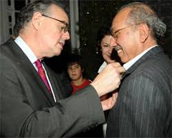 Frédéric mitterrand, né le 21 août 1947 à paris, est un homme politique français, actuel ministre de la culture et de la communication dans le gouvernement françois fillon depuis le 23 juin 2009. Le Ministre Demeure Toujours Le Meme L Ami L Hommage De Frederic Mitterrand Au Theatre Tunisien