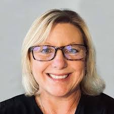 Cindy Browne's Instagram, Twitter & Facebook