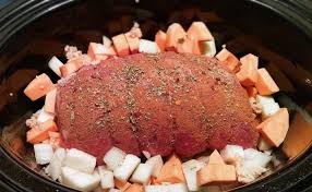 Réglez votre instant pot ou autre mijoteuse en mode poêlée (si votre modèle n'a pas cette fonction, faites chauffer une poêle sèche sur feu moyen), ajoutez la poitrine de porc peau vers le bas, et faites. Pin On Crock Pot