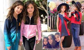 Who are the models for ava and leah? 8 Year Old Twins Leah Rose And Ava Marie Clements Called The Most Beautiful Girls In The World Daily Mail Online