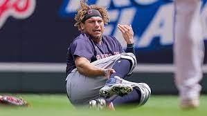 Naylor writhed around in the outfield grass like a fish out of water. Edvsqi5bptka5m