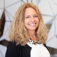 Katie Everett's Instagram, Twitter & Facebook