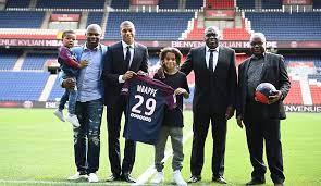 Mein bruder bekommt kylian mbappe fussballschuhe!! Vorstellung Von Kylian Mbappe Bei Psg Der Vater Schnappt Uber Seite 6