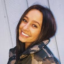 Miranda Neal's Instagram, Twitter & Facebook