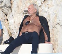 The official website of sir tom jones including tour dates, music, videos, merchandise and more. The Voice Star Tom Jones Tops Up His Tan As He Lounges In French Sunshine