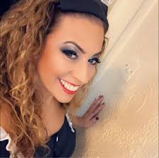 Hi, any eyelash technicians have any availability this morning for eyelash  extensions? My daughter and her friend have been badly let down, their  appointment cancelled 15mins before they were due! They go