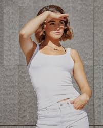 Pin By Timeea Agapie On Paris Berelc Paris Berelc Short Hair Styles Celebrities