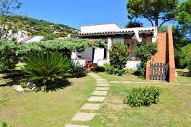 L'agenzia baiazzurra opera da anni a costa rei nel settore turistico immobiliare e offre ai propri clienti la garanzia di una vacanza serena e spensierata. Villa Camboni Casa Vacanze Costa Rei Costa Rei Muravera Sardinia Italy