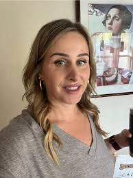 Can someone edit this selfie for a professional headshot?