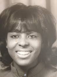 Mackenzie Roach's Instagram, Twitter & Facebook