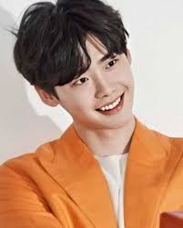 Jadi Salah Satu Aktor Dengan Senyum Paling Adem, Berikut Kumpulan Foto Lee  Jong Suk Dengan Senyum Sumringah