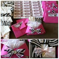 Diy Baby Shower Favors Diapers Tshirts Made Out Of Napkin Baby Shower Diy Baby Shower Baby Shower Favors
