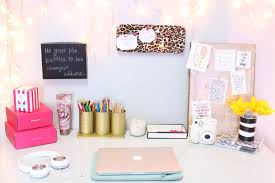 Diy Desk Decor Easy Inexpensive Roxy James Take these 36 office decorating ideas to adorn your office with elements that keep you and your team productive, inspired and motivated every day.