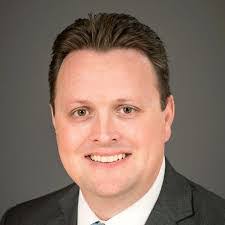 Elizabeth Pell's Instagram, Twitter & Facebook