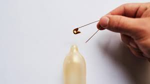 Partnerschaft: Frau durchlöchert heimlich Kondome – Urteil gefallen |  STERN.de