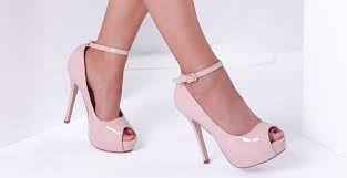 Zapato flat o bajito para utilizar en tus 15 años, con brillos, con perlas, cristales o de colores. 9 Zapatos De Tacon Alto Y Comodos Para Quinceaneras Bajitas La Opinion