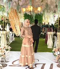 1.10 baca juga mulai dari yang paling terang, hingga paling tua. Inspirasi Model Kebaya Berwarna Gold Yang Cantik Gak Bikin Kelihatan Lebih Tua