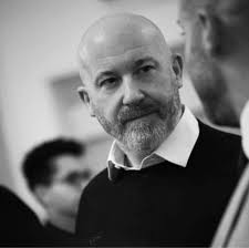 Walking past tonight and it's sad to see how such an historic venue like  The Horns still remains closed. The borough desperately needs more live  music venues like this to stay open.