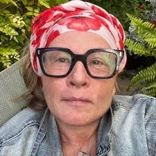 Elizabeth Moy's Instagram, Twitter & Facebook