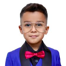 🌟 5yr Jelijah Diaz, spreading holiday cheer with his enchanting piano...