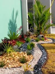 Wajah budaya masyarakat aceh digambarkan melalui anjungan aceh di taman mini 'indonesia indah' dengan dua model rumah adat sebagai bangunan induknya. 22 Taman Mini Ideas Hiasan Pokok Idea Taman