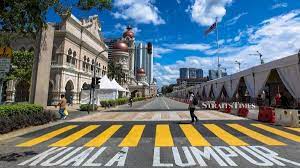 Video ini merupakan gabungan dari dua video yang merekam sebagian perjalanan dari johor bahru ke kuala lumpur dan perjalanan menuju ke hotel tempat menginap di kuala lumpur yang saya buat pada saat wisata ke malaysia bulan juli 2016. Begini Cara Malaysia Bikin Awet Jalan Raya Indonesia Mesti Belajar
