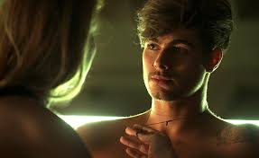 Após noite de amor, Diana leva fora de Léo