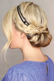 Eindrehfrisur Mit Haarband Und Zopf Haarband Frisur Frisur Hochgesteckt Dirndl Frisuren
