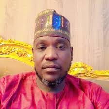 Mai Girma Gwamna Dr Abdullahi Umar Ganduje OFR ya halarci sallar Juma'a a  masallacin Asokoto dake birnin taraiya Abuja. Gwamna Ganduje na tare da  Kakakin Majalisar jihar Kano Rt Hon Abdulaziz Gafasa