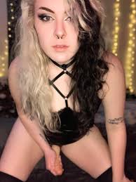 come here, get closer to Mistress : rstrapon