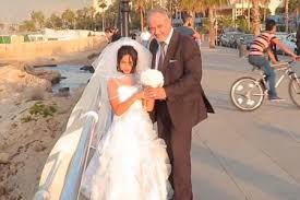 Sans oublier la séduction, les robes de mariée rosa clara soft 2021 proposent un style aérien soigné. Liban Ce Quinquagenaire Se Marie Avec Une Fillette De 12 Ans Federation Gams