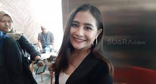 Popularitas prilly latuconsina di dunia hiburan tidak bisa disepelekan. Prilly Latuconsina Ogah Dipacari Artis Yang Sering Beradegan Hot Di Film