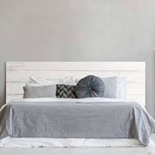Un letto matrimoniale in legno decapato bianco sarà perfetto per una camera romantica stile shabby chic, mentre un letto in legno scuro andrà inserito in un contesto più classico o addirittura barocco. Testiere Letto Shabby Archivi Casa Shabby