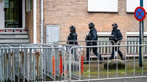Zeventien verdachten staan in deze megazaak terecht voor een reeks liquidaties en pogingen daartoe. Marengo Proces Gaat Verder Taghi Nog Niet Aan De Beurt Nos