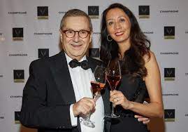 Jan hofer (born 31 january 1952 in büderich), is a german journalist, broadcast news analyst and seine familie kümmert sich jetzt um jan hofer. Jan Hofer Tagesschau Sprecher Heiratet Phong Lan Express De