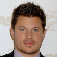 Yuvarlak yüz erkek saç modellerinde dikkat edilmesi gereken yüz hatlarını gizleyebilmektir. Yuz Sekline Gore Erkek Sac Kesim Onerileri