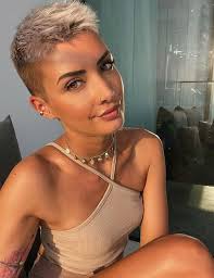 Saiba o que é o low fade, o corte de cabelo curtinho favorito do momento »  STEAL THE LOOK