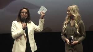 Accidentellement propulsée en 2018 par son fiancé henri, elle est en réalité une danseuse promise au rang d'étoile mondiale, en. Lena Reve D Etoile Jessica Lord Youtube