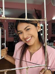 Pintando el cabello con humor y estilo