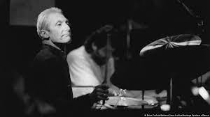 Drummer charlie watts, whose adept, powerful skin work propelled the rolling stones for more than half a century, died in london on tuesday morning, according to his spokesperson. Qlskke8nyc9ndm